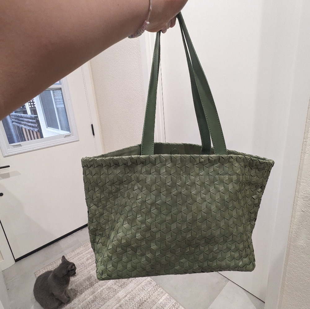 Madewell Medium Woven Leather Tote Rare In Color SWEET BASIL - Picture 6 of 11